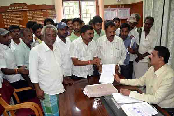 ಅಜ್ಜಂಪುರ ತಾಲೂಕಿಗೆ ಚಿಕ್ಕಬಾಸೂರು ಸೇರಿಸದಿರಲು ಡಿಸಿಗೆ ಮನವಿ